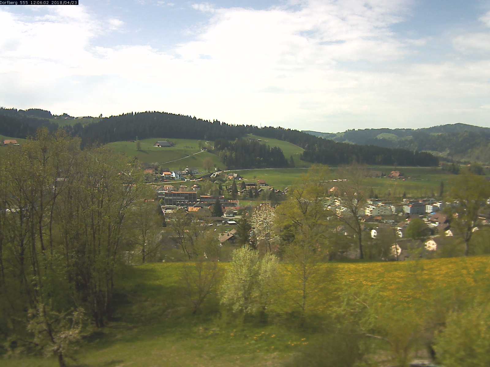 Webcam-Bild: Aussicht vom Dorfberg in Langnau 20180423-120601