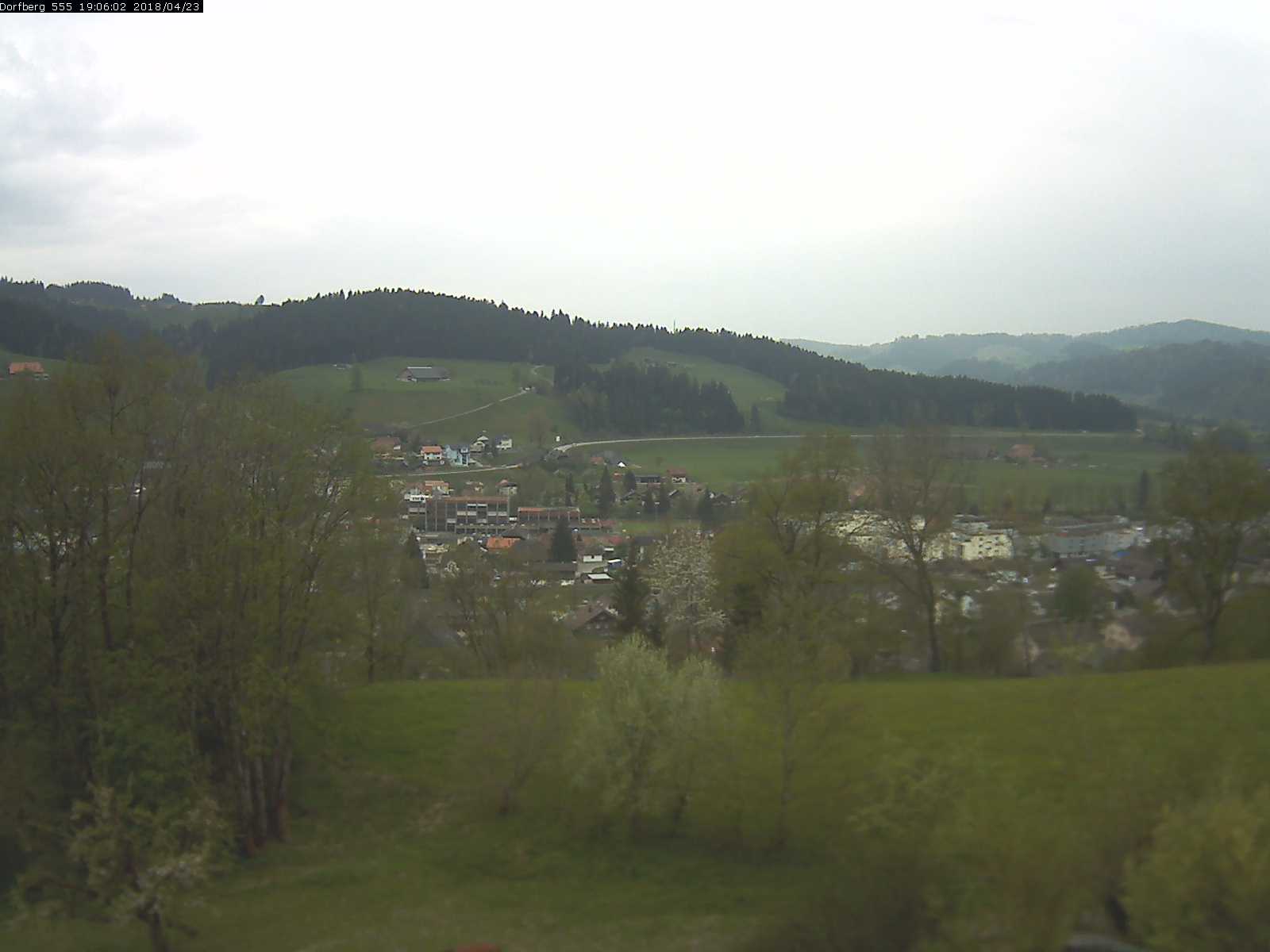 Webcam-Bild: Aussicht vom Dorfberg in Langnau 20180423-190601