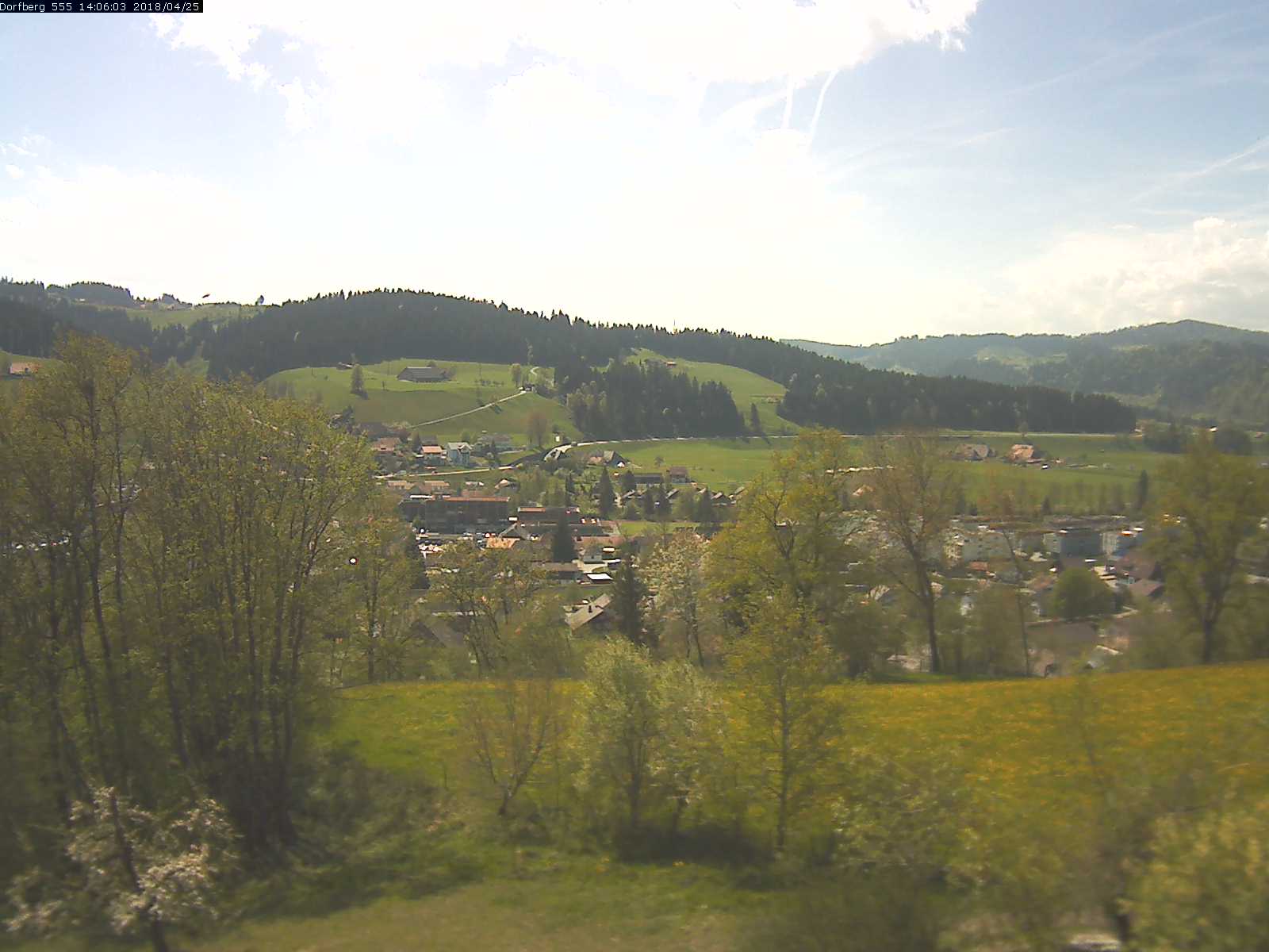 Webcam-Bild: Aussicht vom Dorfberg in Langnau 20180425-140601