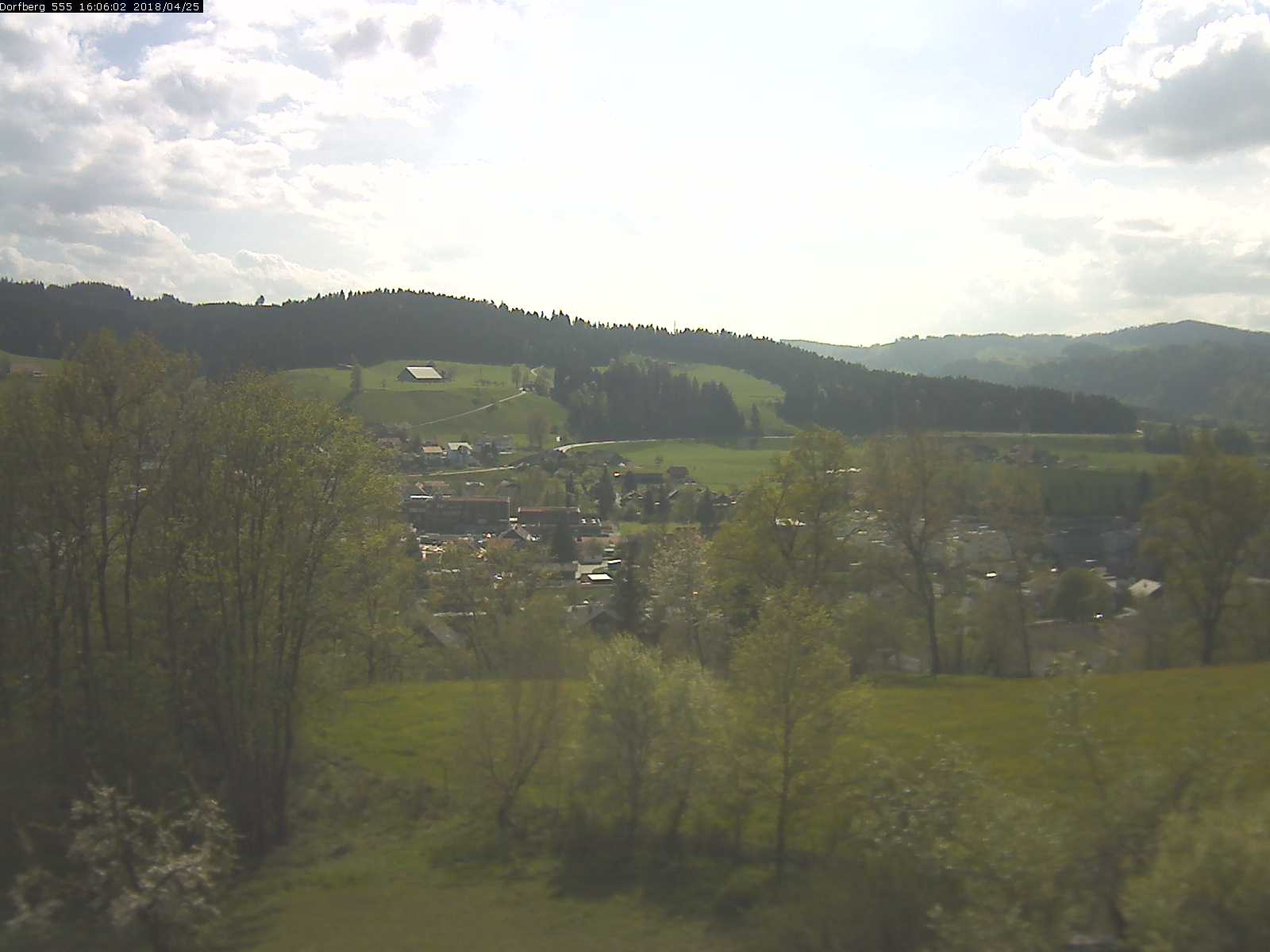 Webcam-Bild: Aussicht vom Dorfberg in Langnau 20180425-160601