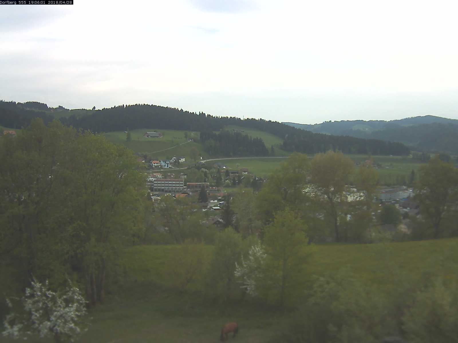 Webcam-Bild: Aussicht vom Dorfberg in Langnau 20180428-190601