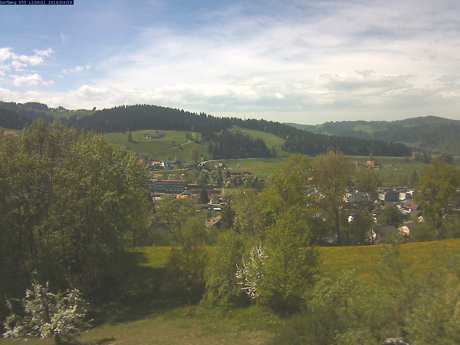 Webcam-Bild: Aussicht vom Dorfberg in Langnau 20180429-120601