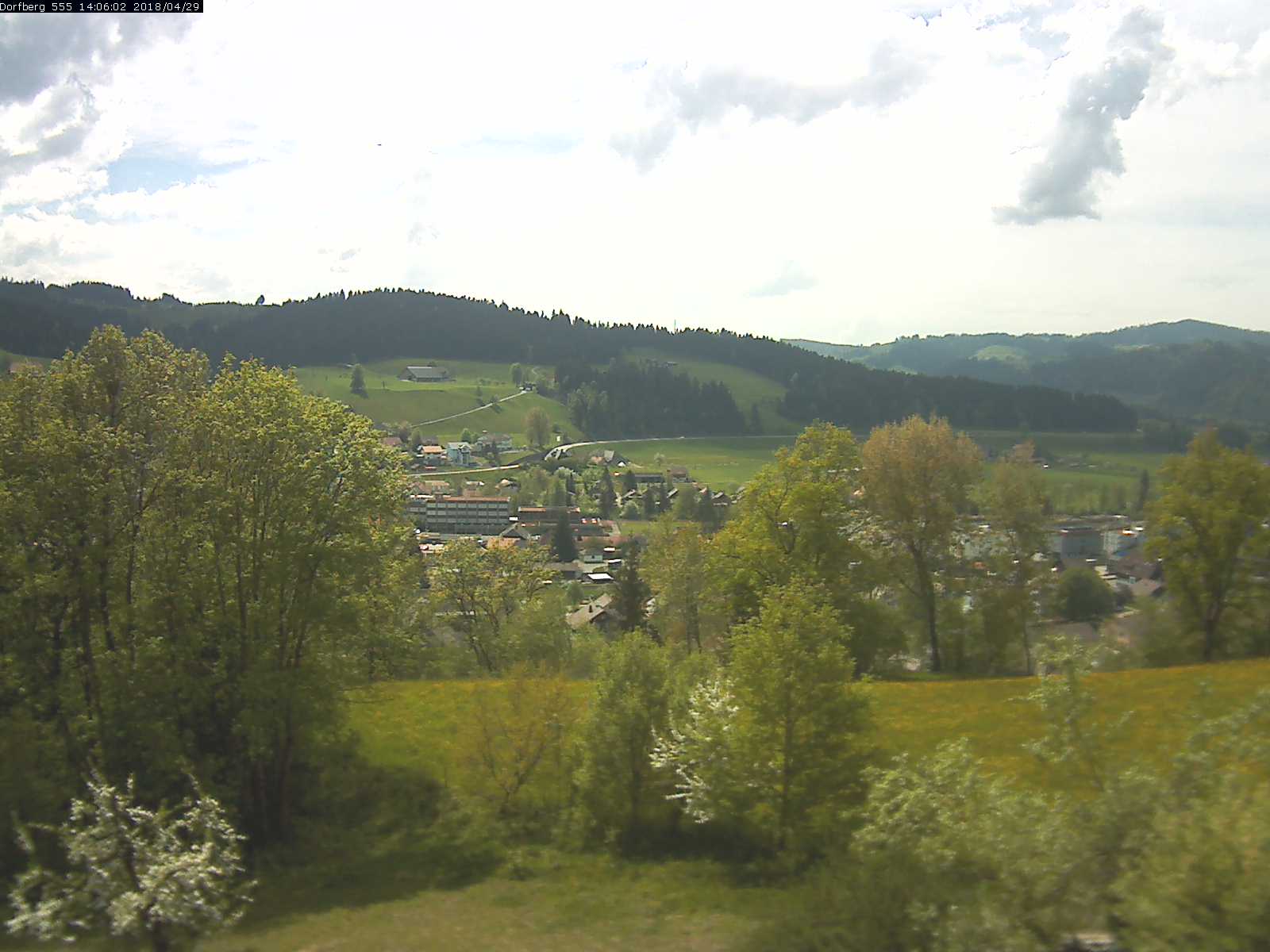 Webcam-Bild: Aussicht vom Dorfberg in Langnau 20180429-140601