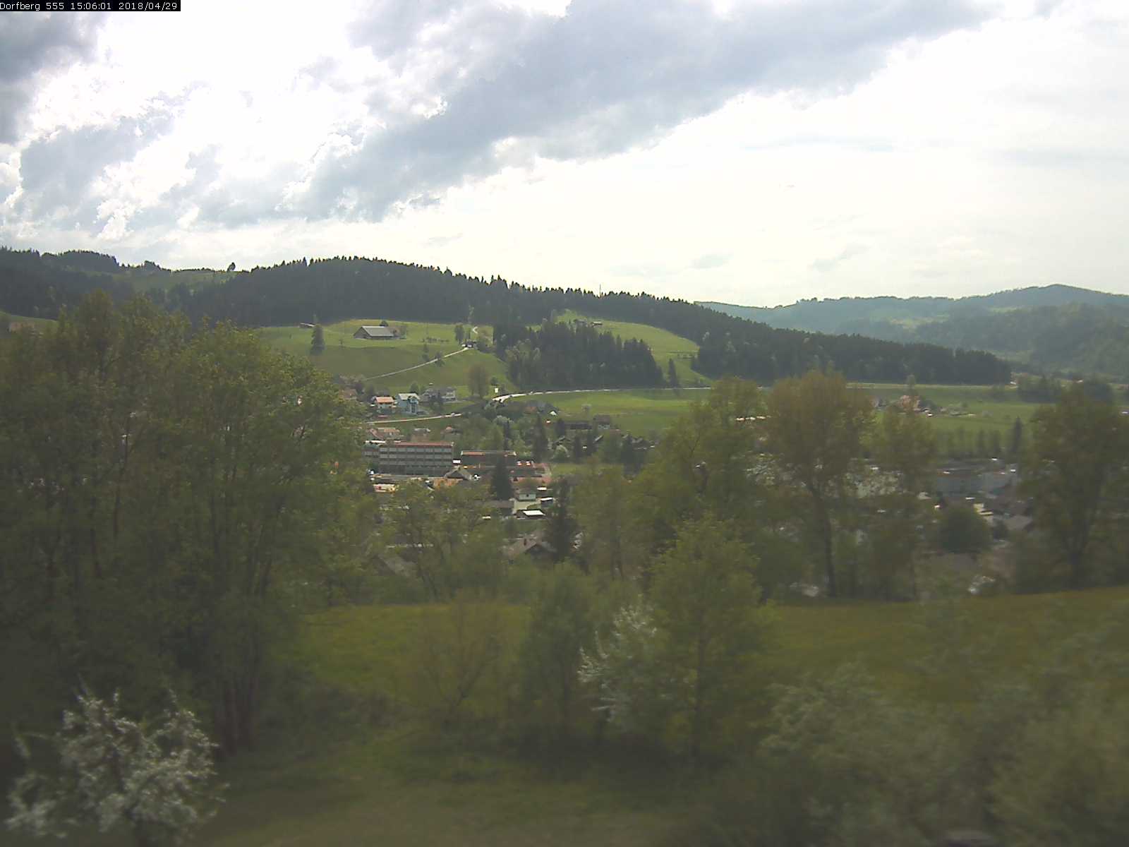 Webcam-Bild: Aussicht vom Dorfberg in Langnau 20180429-150601
