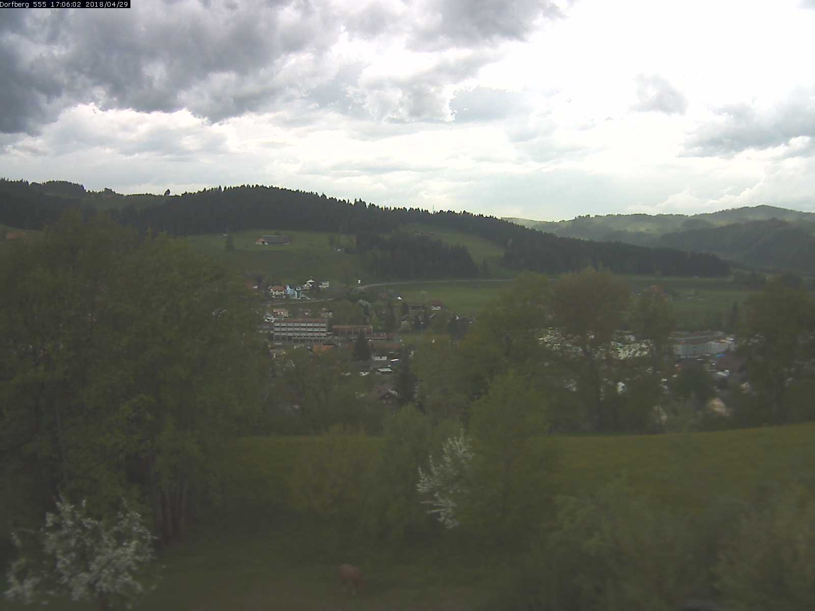 Webcam-Bild: Aussicht vom Dorfberg in Langnau 20180429-170601