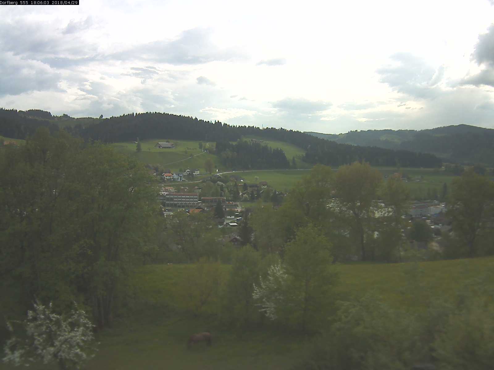 Webcam-Bild: Aussicht vom Dorfberg in Langnau 20180429-180601