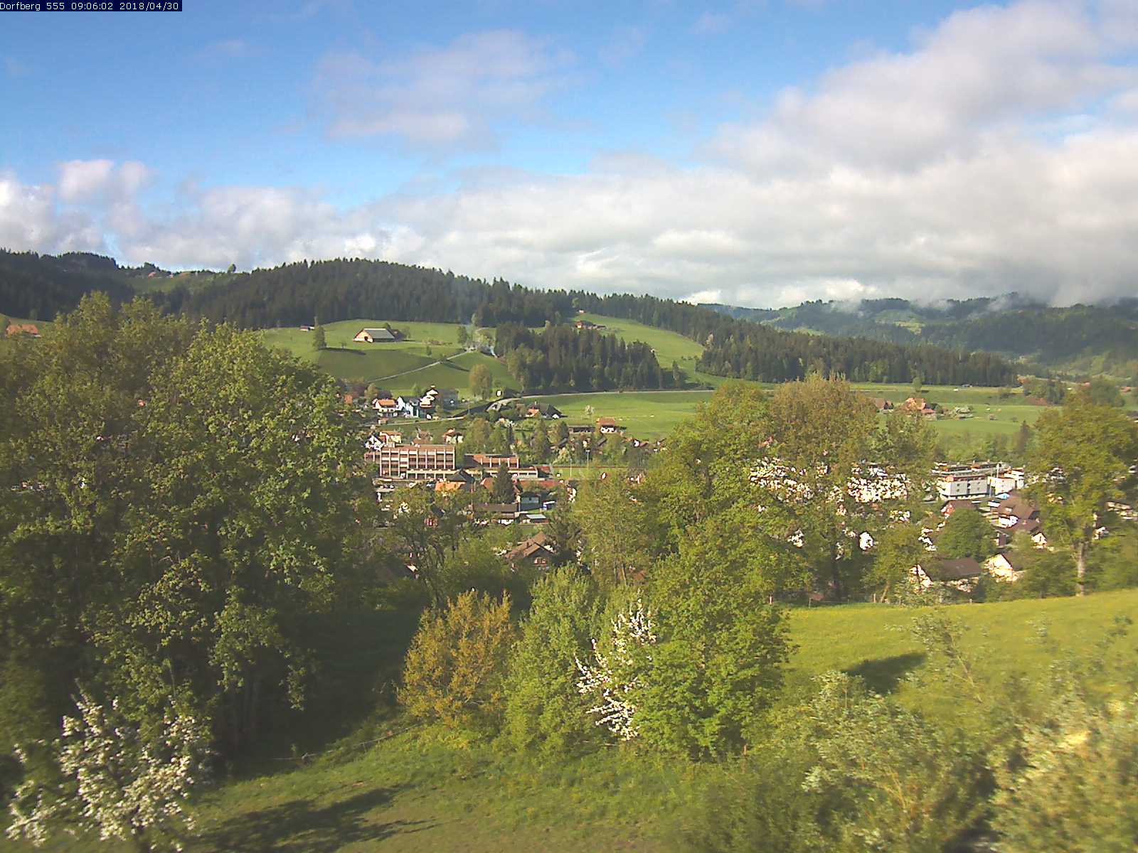 Webcam-Bild: Aussicht vom Dorfberg in Langnau 20180430-090601