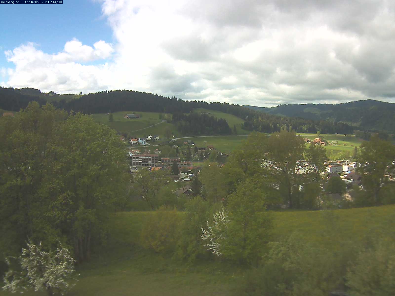 Webcam-Bild: Aussicht vom Dorfberg in Langnau 20180430-110601