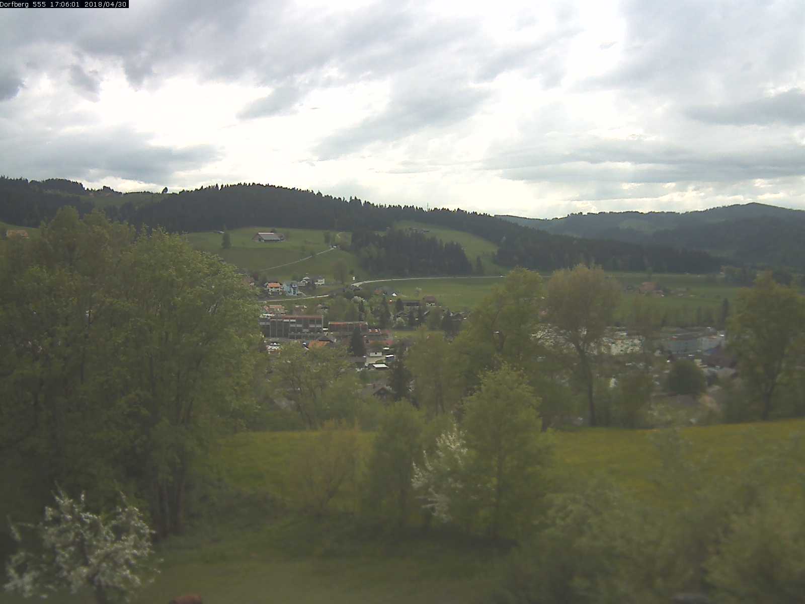 Webcam-Bild: Aussicht vom Dorfberg in Langnau 20180430-170601