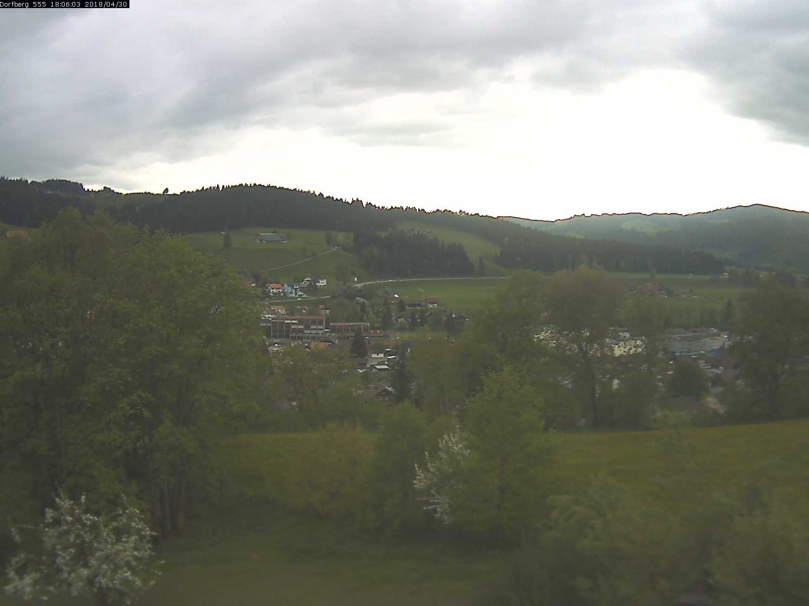 Webcam-Bild: Aussicht vom Dorfberg in Langnau 20180430-180602