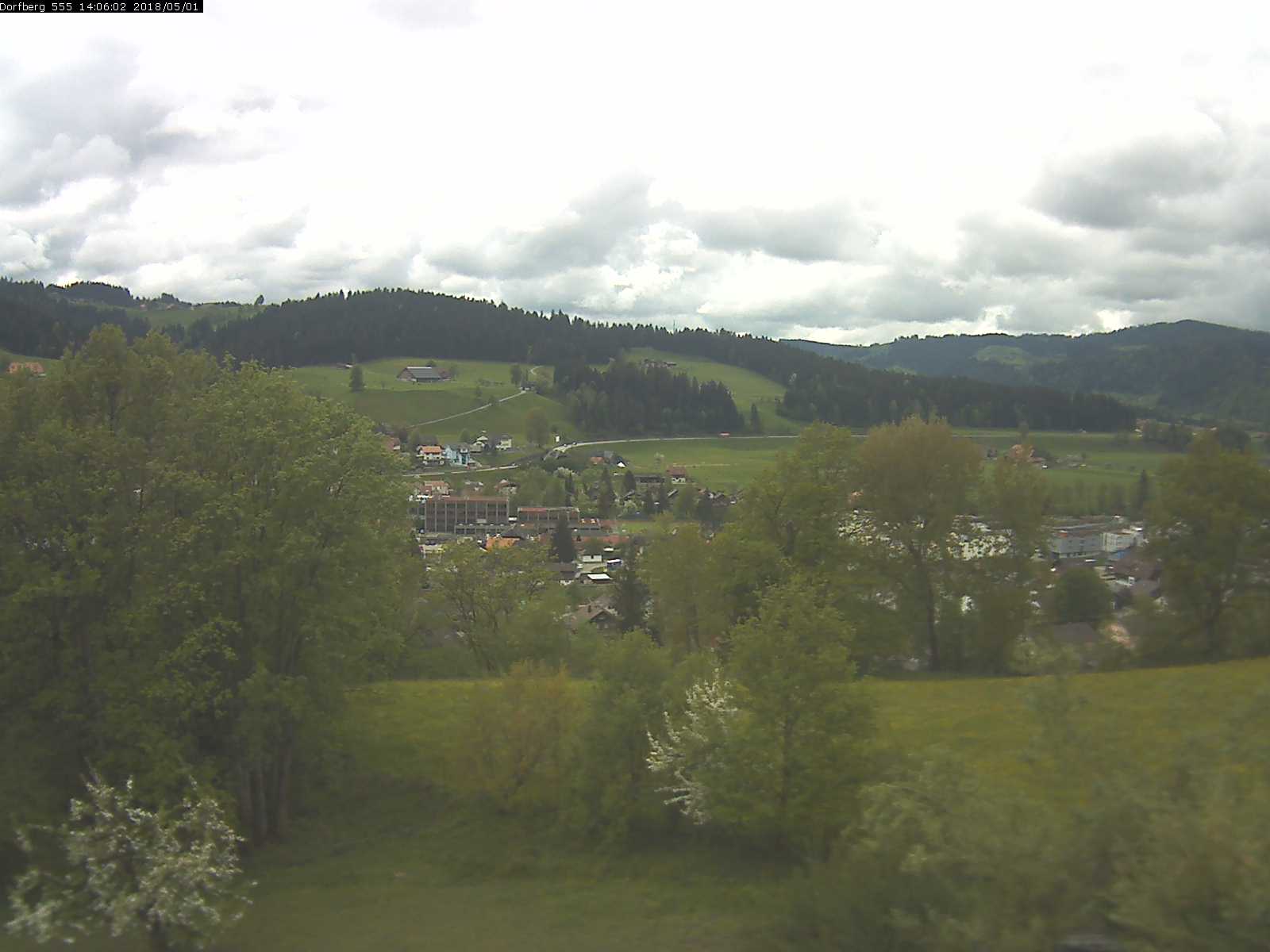 Webcam-Bild: Aussicht vom Dorfberg in Langnau 20180501-140601