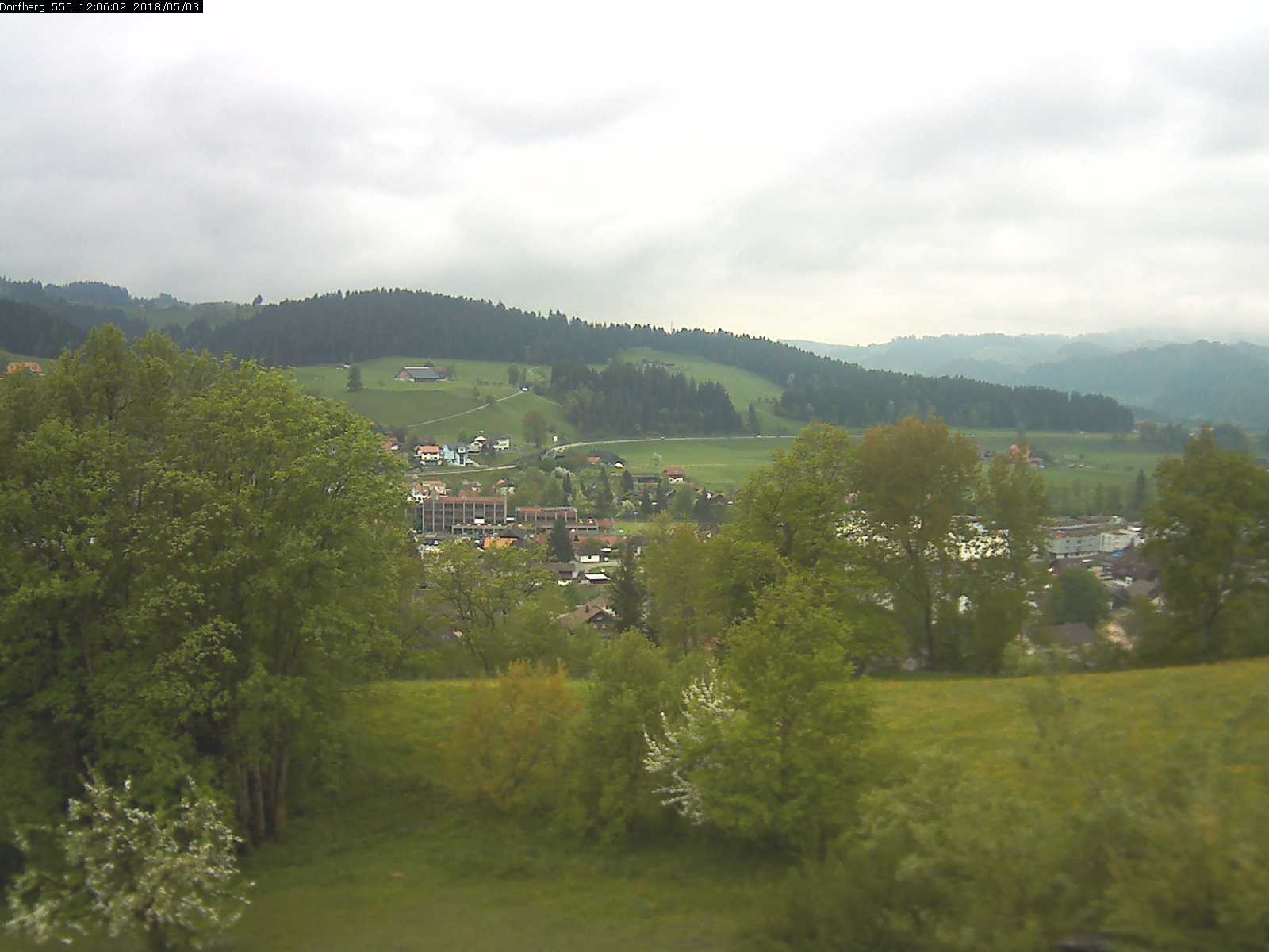 Webcam-Bild: Aussicht vom Dorfberg in Langnau 20180503-120601