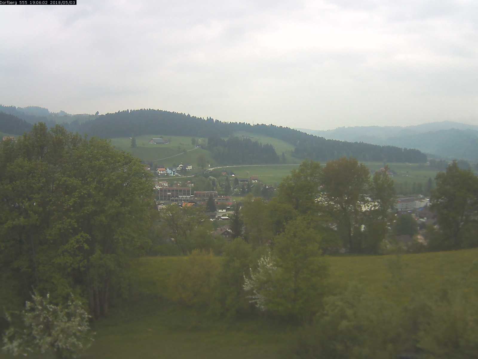 Webcam-Bild: Aussicht vom Dorfberg in Langnau 20180503-190601