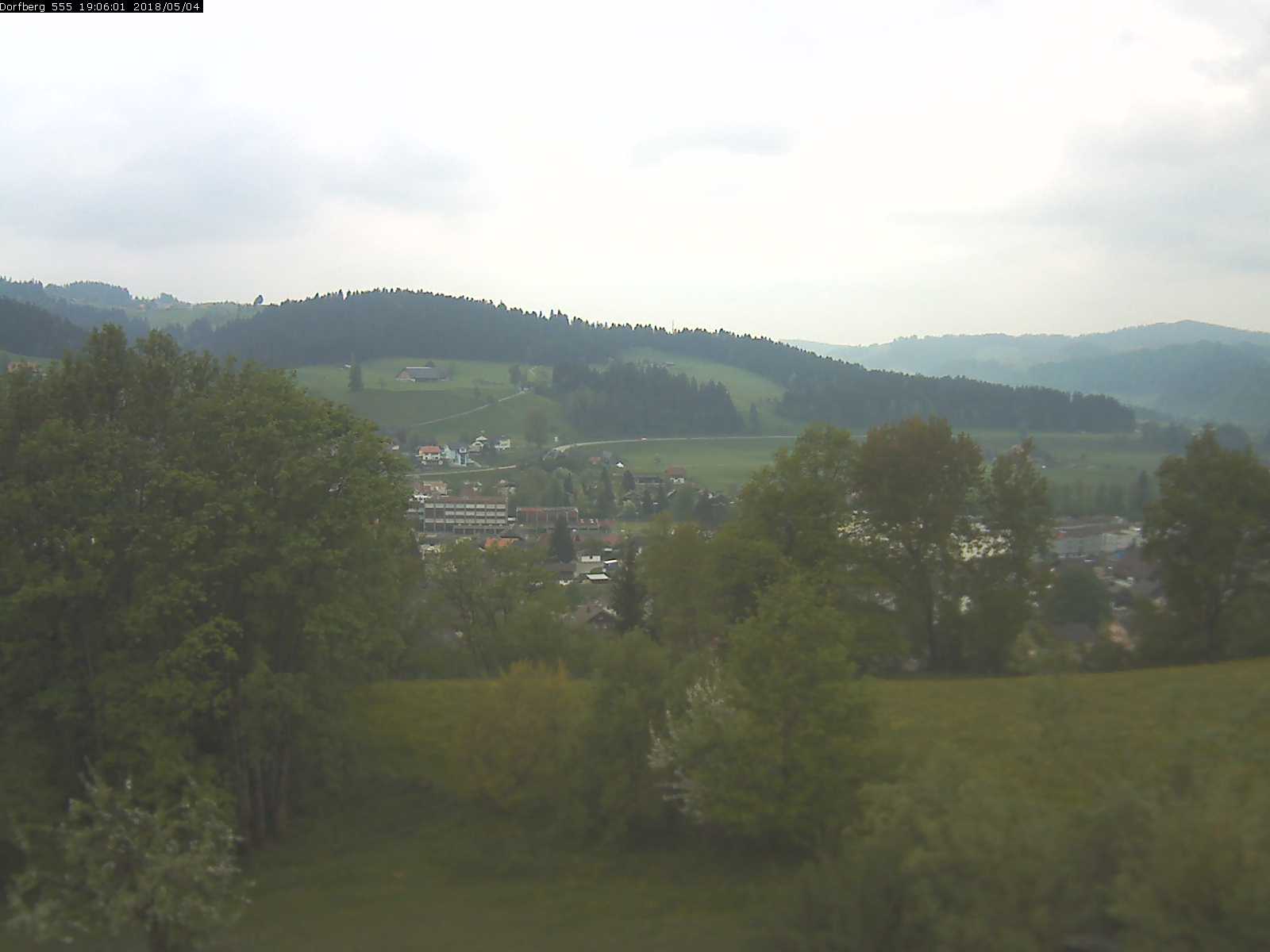 Webcam-Bild: Aussicht vom Dorfberg in Langnau 20180504-190601