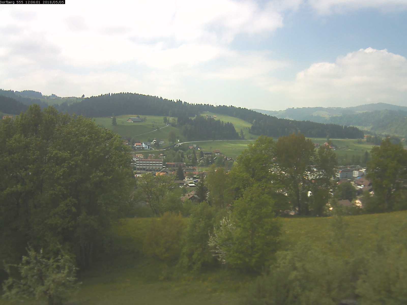 Webcam-Bild: Aussicht vom Dorfberg in Langnau 20180505-120601