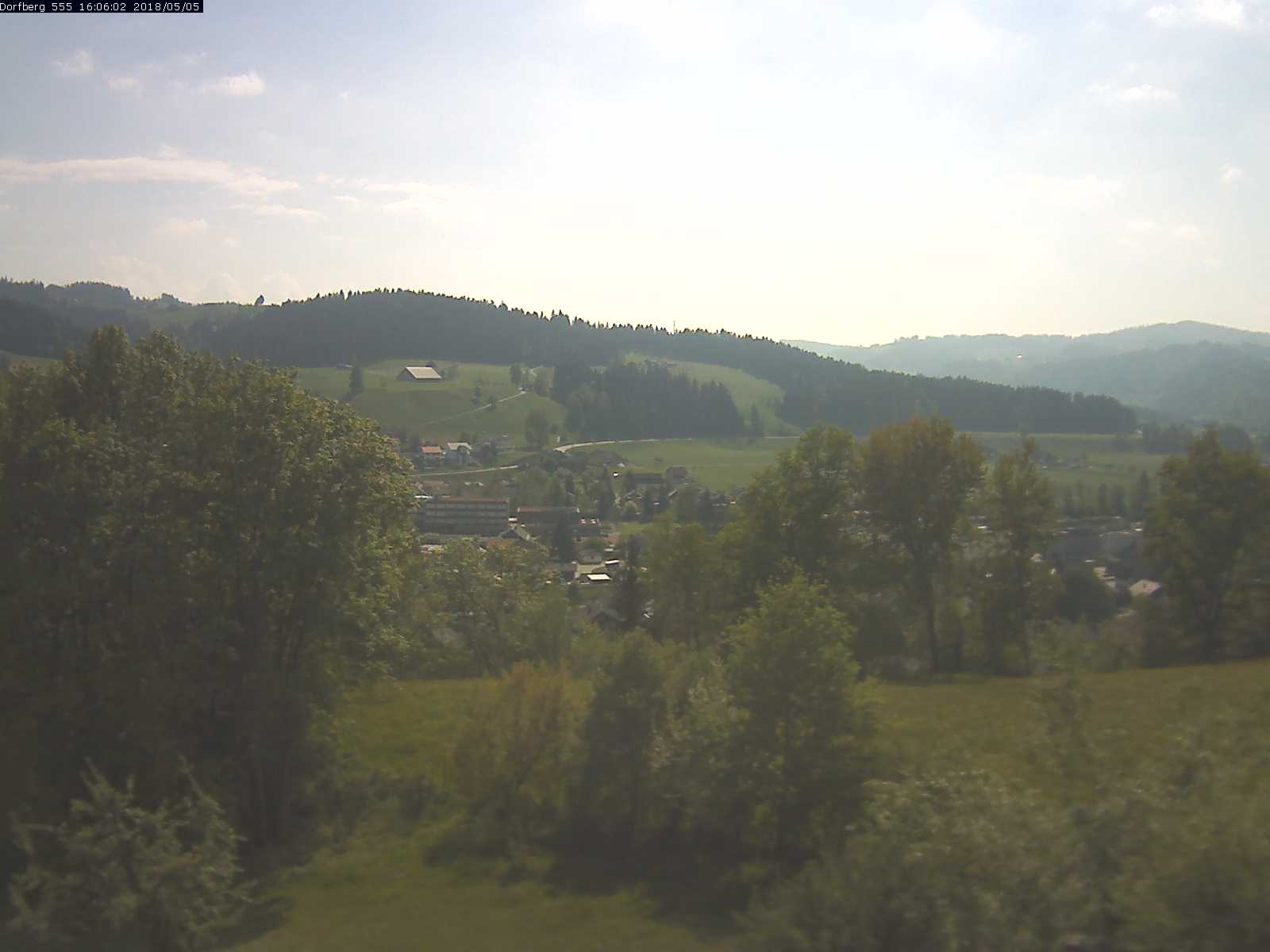 Webcam-Bild: Aussicht vom Dorfberg in Langnau 20180505-160601