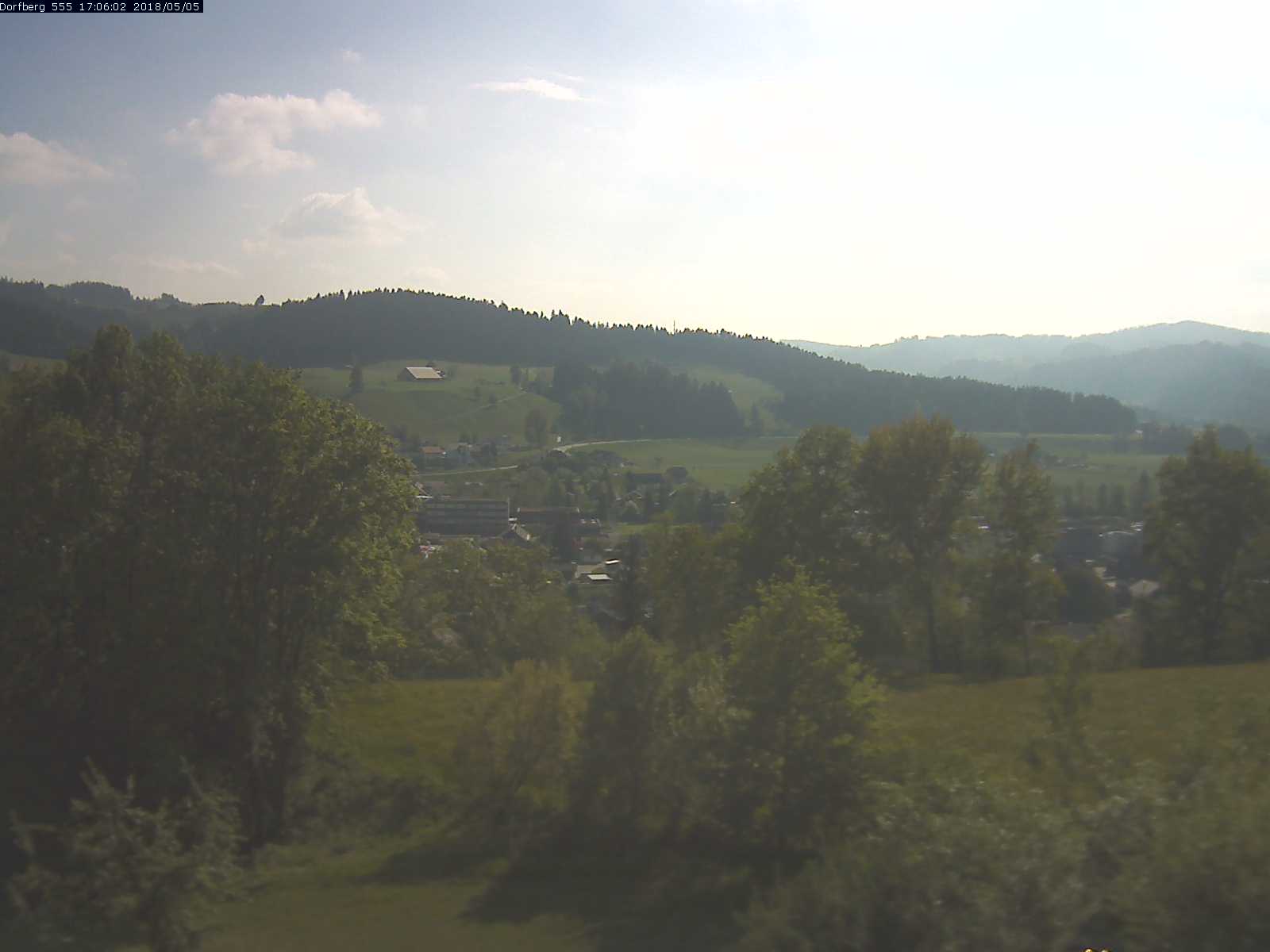 Webcam-Bild: Aussicht vom Dorfberg in Langnau 20180505-170601