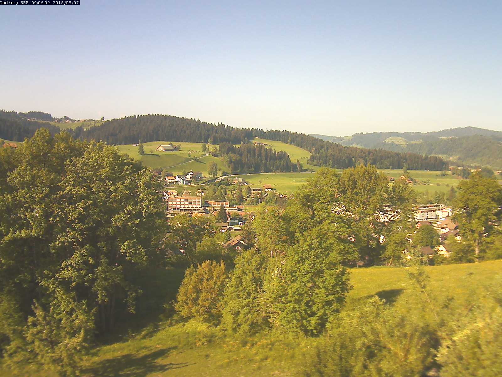 Webcam-Bild: Aussicht vom Dorfberg in Langnau 20180507-090601