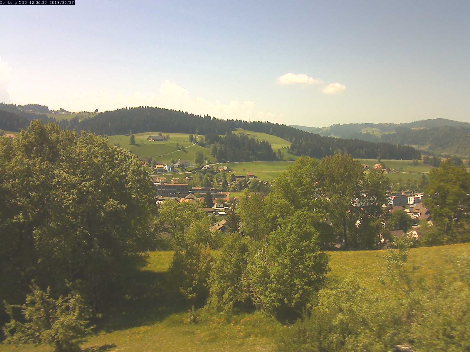 Webcam-Bild: Aussicht vom Dorfberg in Langnau 20180507-120601