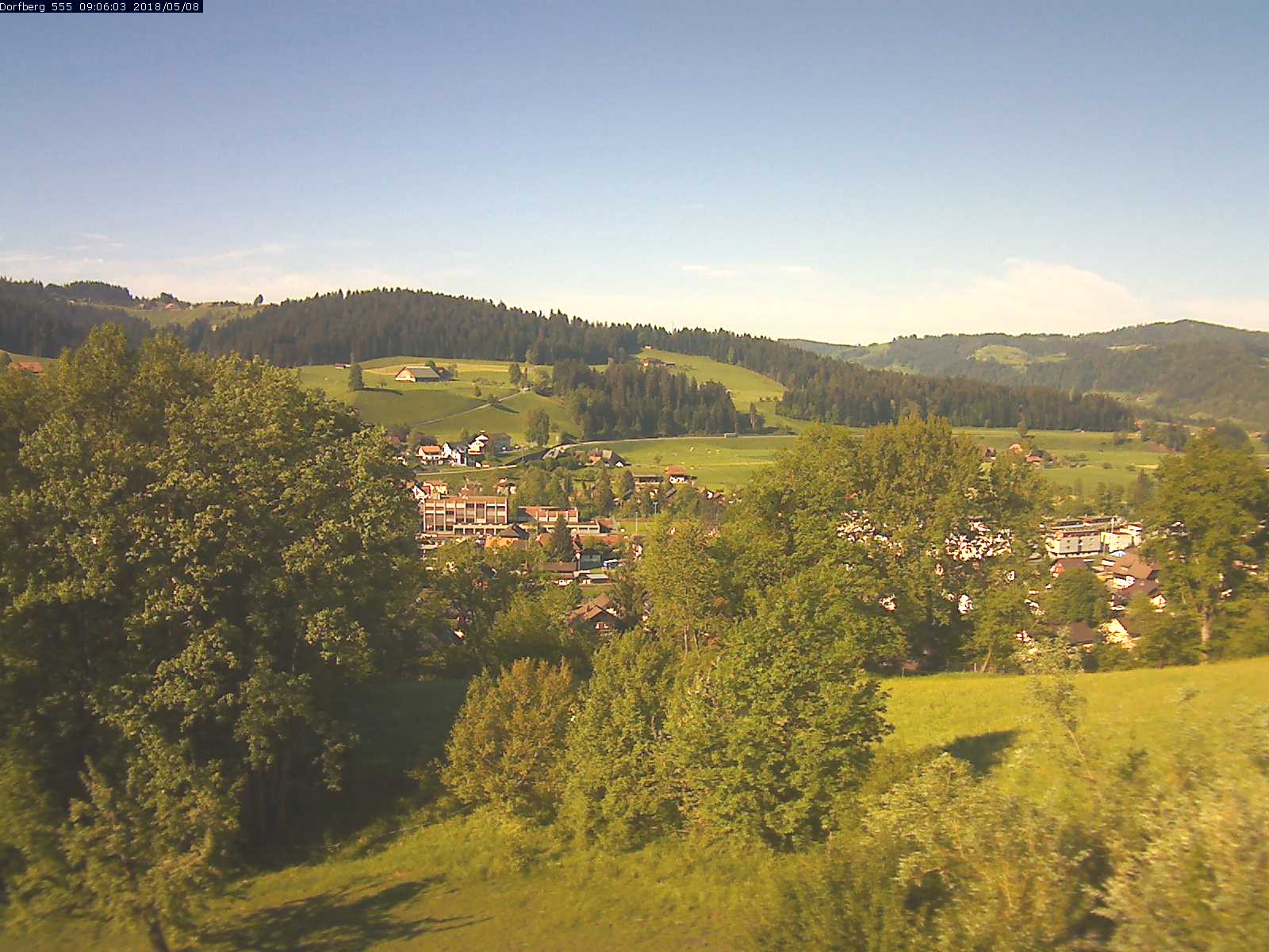 Webcam-Bild: Aussicht vom Dorfberg in Langnau 20180508-090601