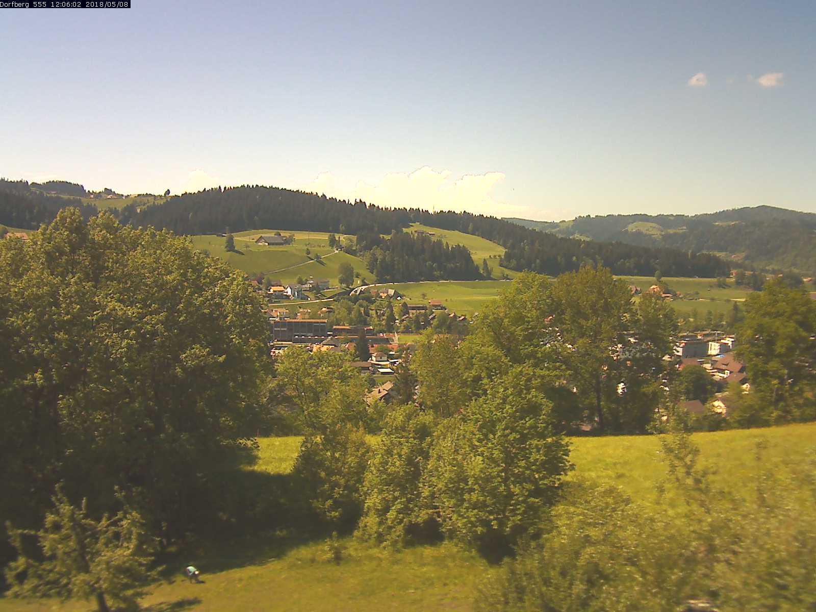 Webcam-Bild: Aussicht vom Dorfberg in Langnau 20180508-120601