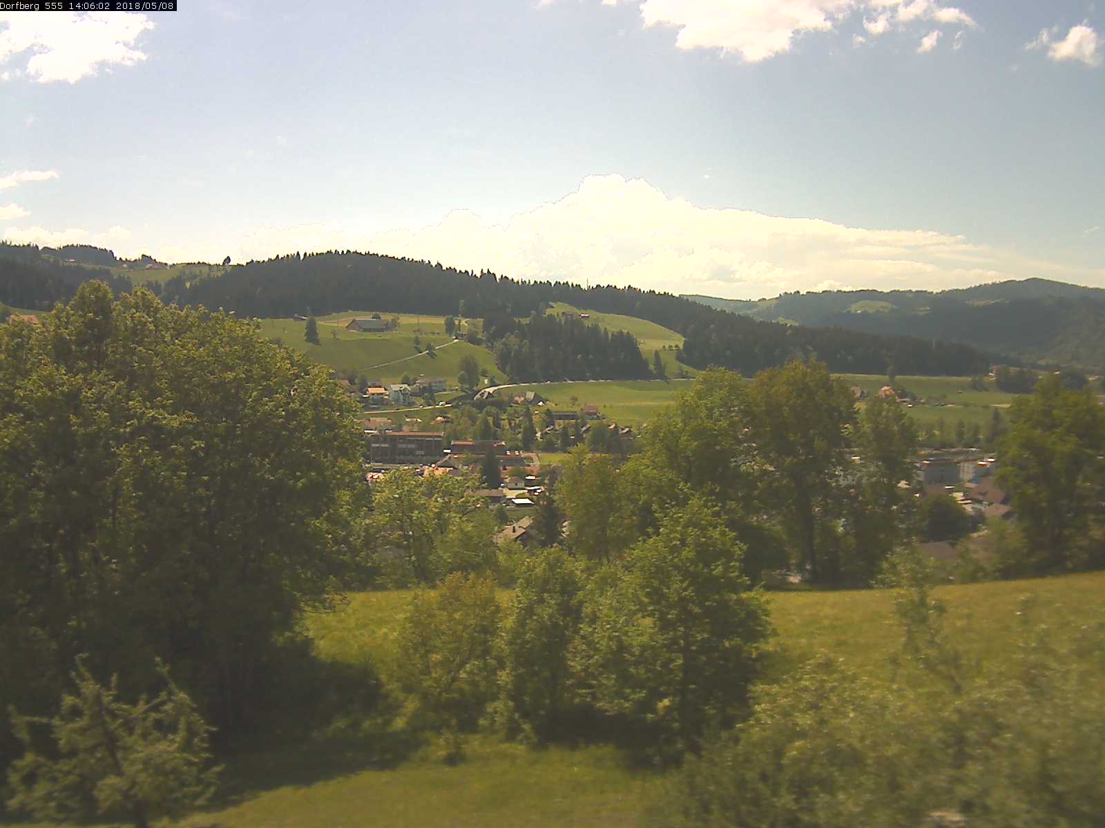 Webcam-Bild: Aussicht vom Dorfberg in Langnau 20180508-140601