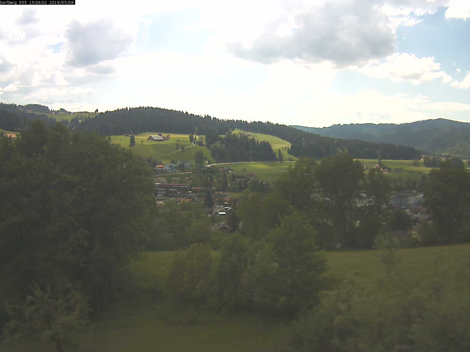 Webcam-Bild: Aussicht vom Dorfberg in Langnau 20180508-150601