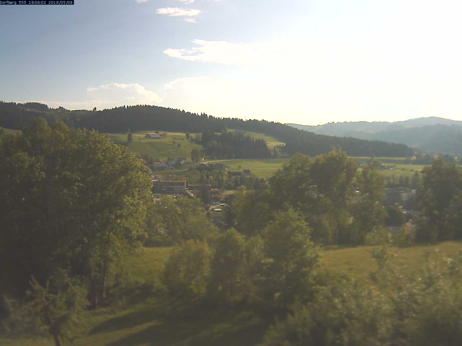 Webcam-Bild: Aussicht vom Dorfberg in Langnau 20180508-180601