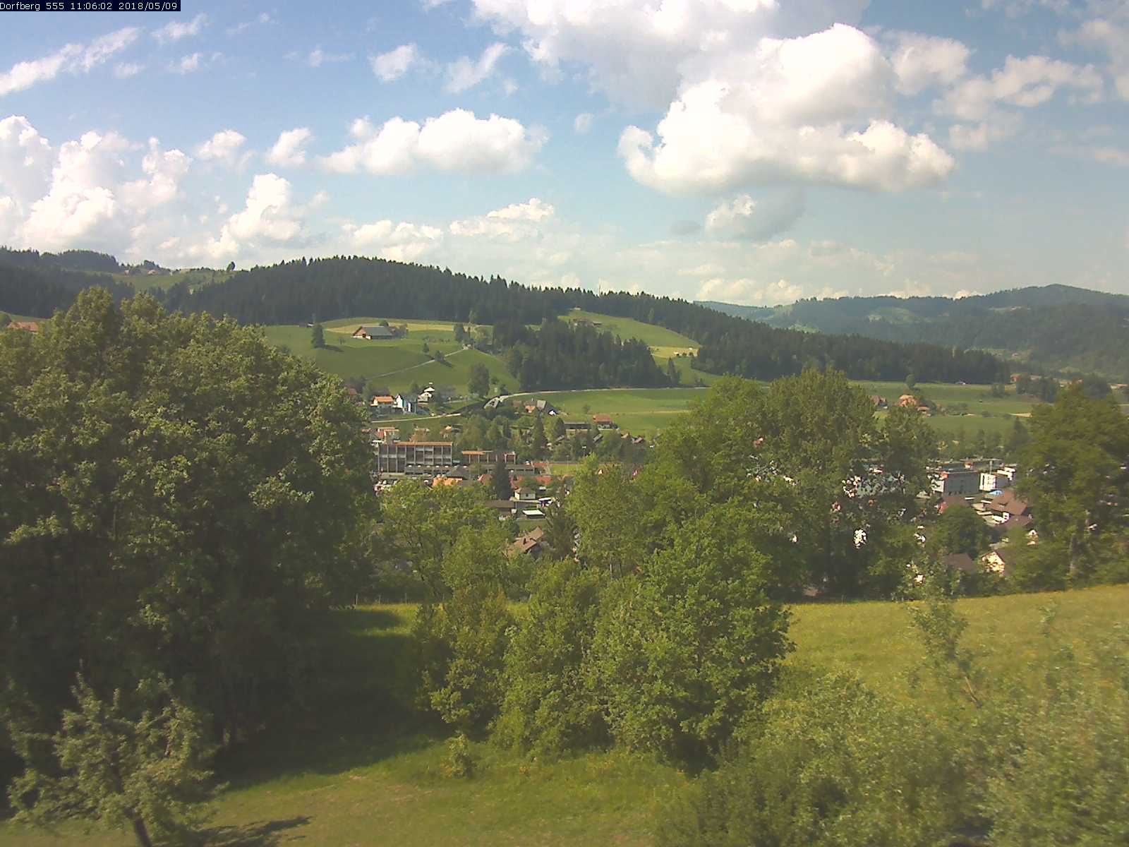 Webcam-Bild: Aussicht vom Dorfberg in Langnau 20180509-110601