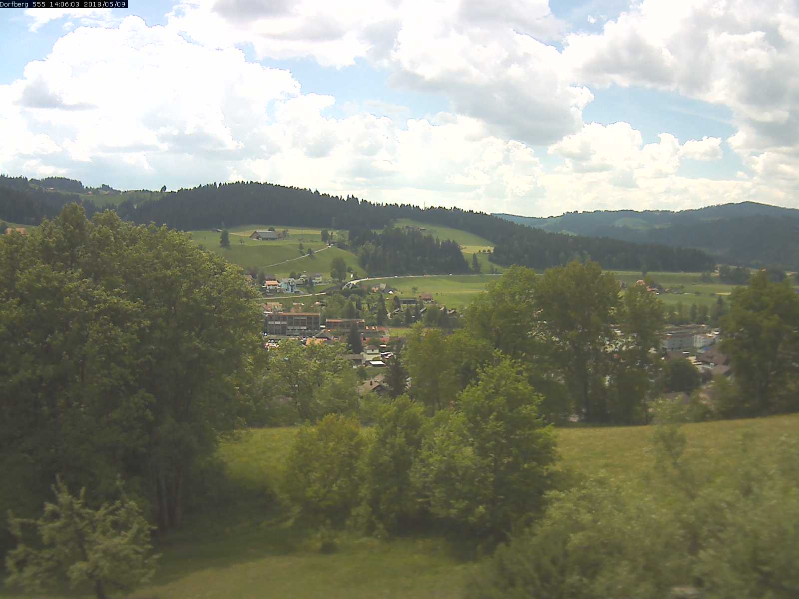 Webcam-Bild: Aussicht vom Dorfberg in Langnau 20180509-140601