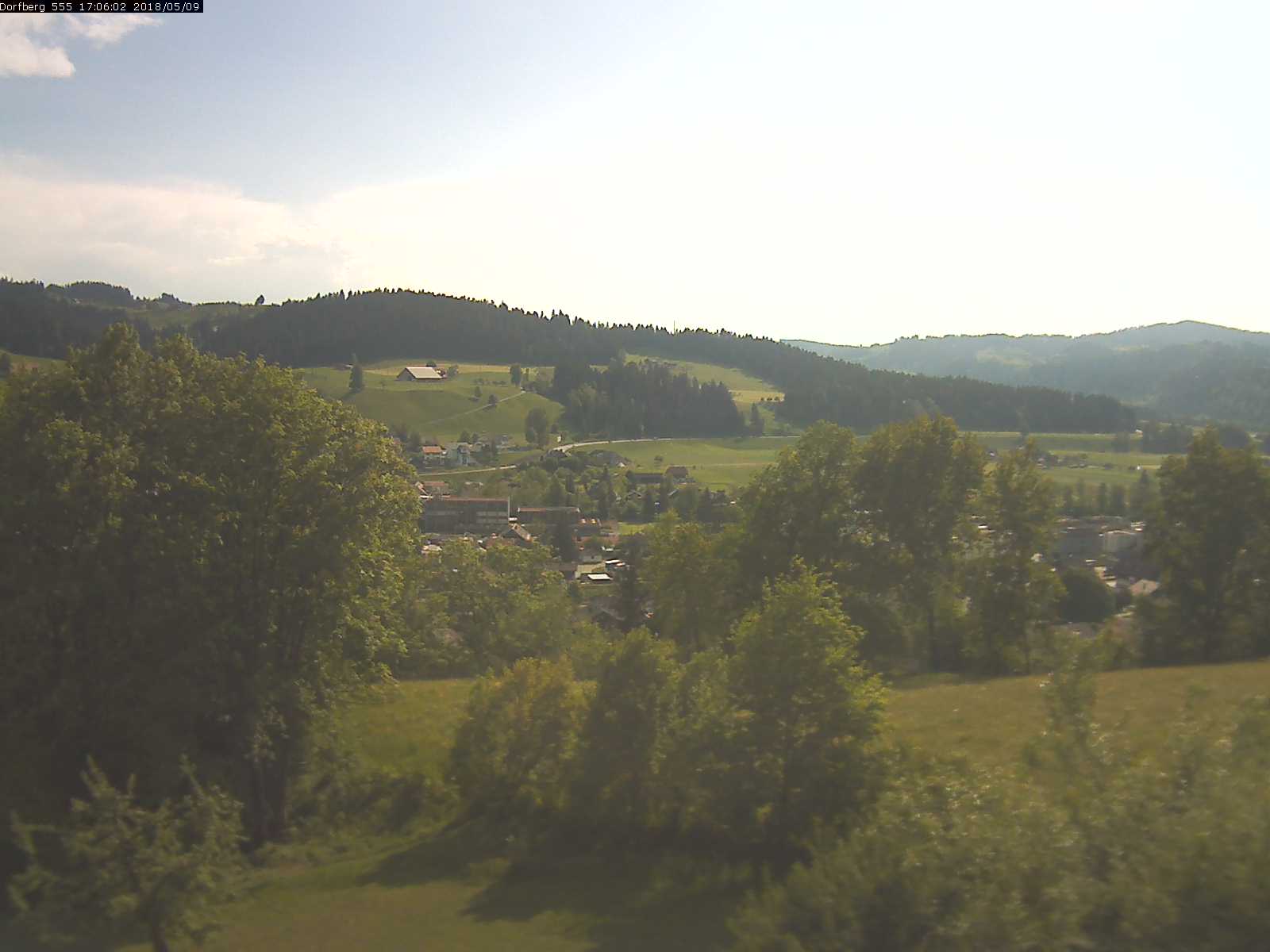 Webcam-Bild: Aussicht vom Dorfberg in Langnau 20180509-170601