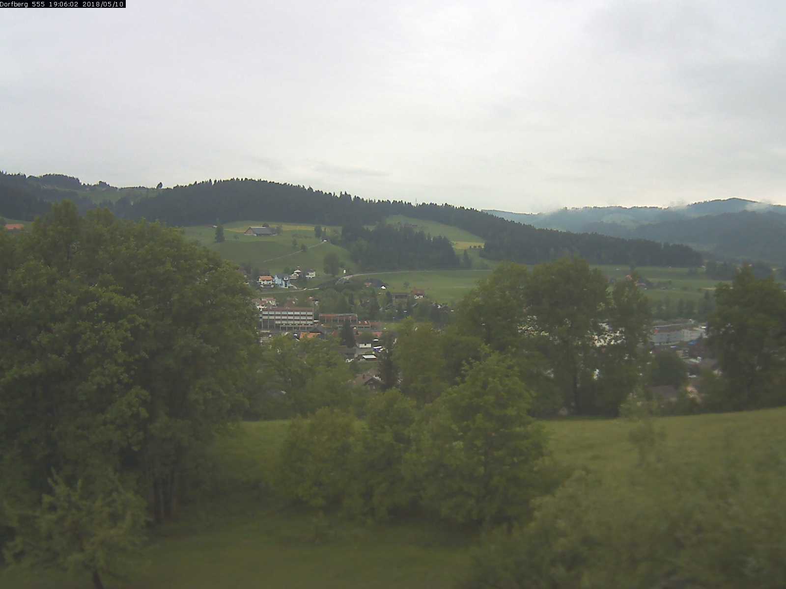 Webcam-Bild: Aussicht vom Dorfberg in Langnau 20180510-190601
