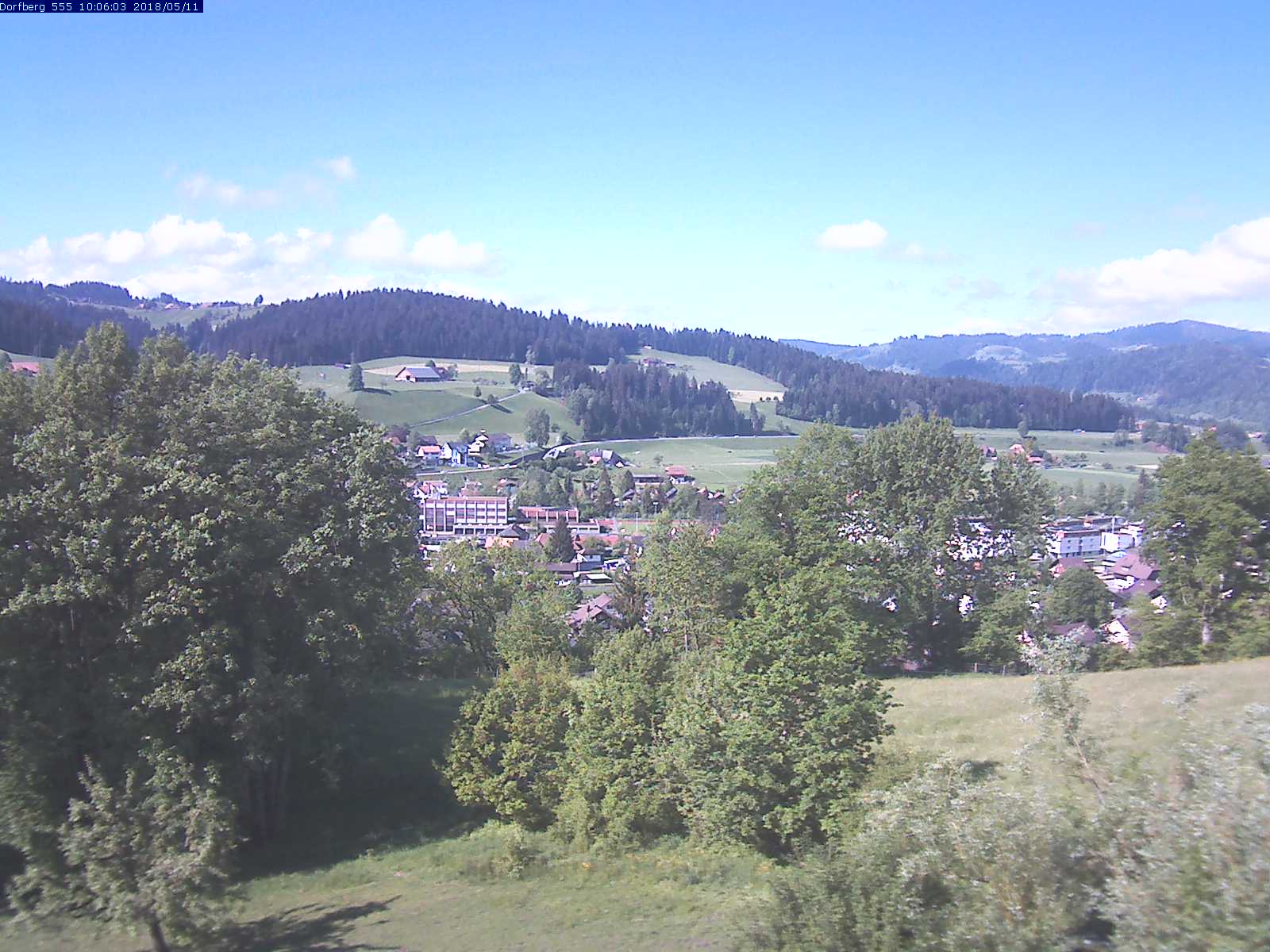 Webcam-Bild: Aussicht vom Dorfberg in Langnau 20180511-100601