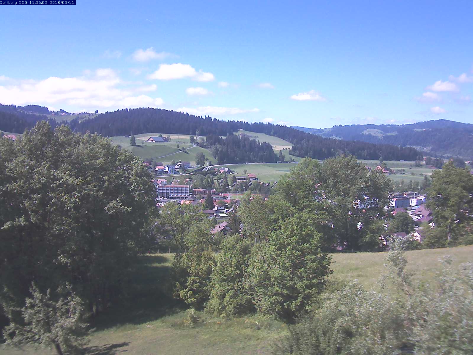 Webcam-Bild: Aussicht vom Dorfberg in Langnau 20180511-110601