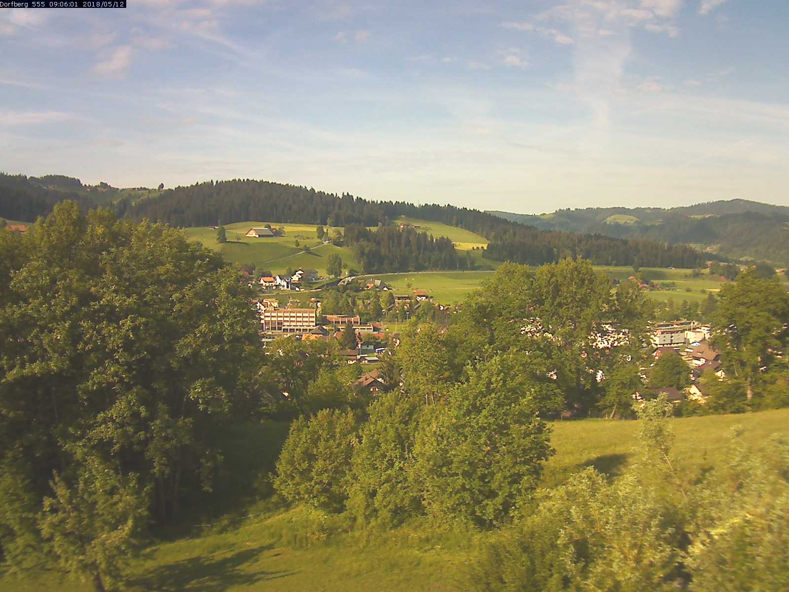 Webcam-Bild: Aussicht vom Dorfberg in Langnau 20180512-090601