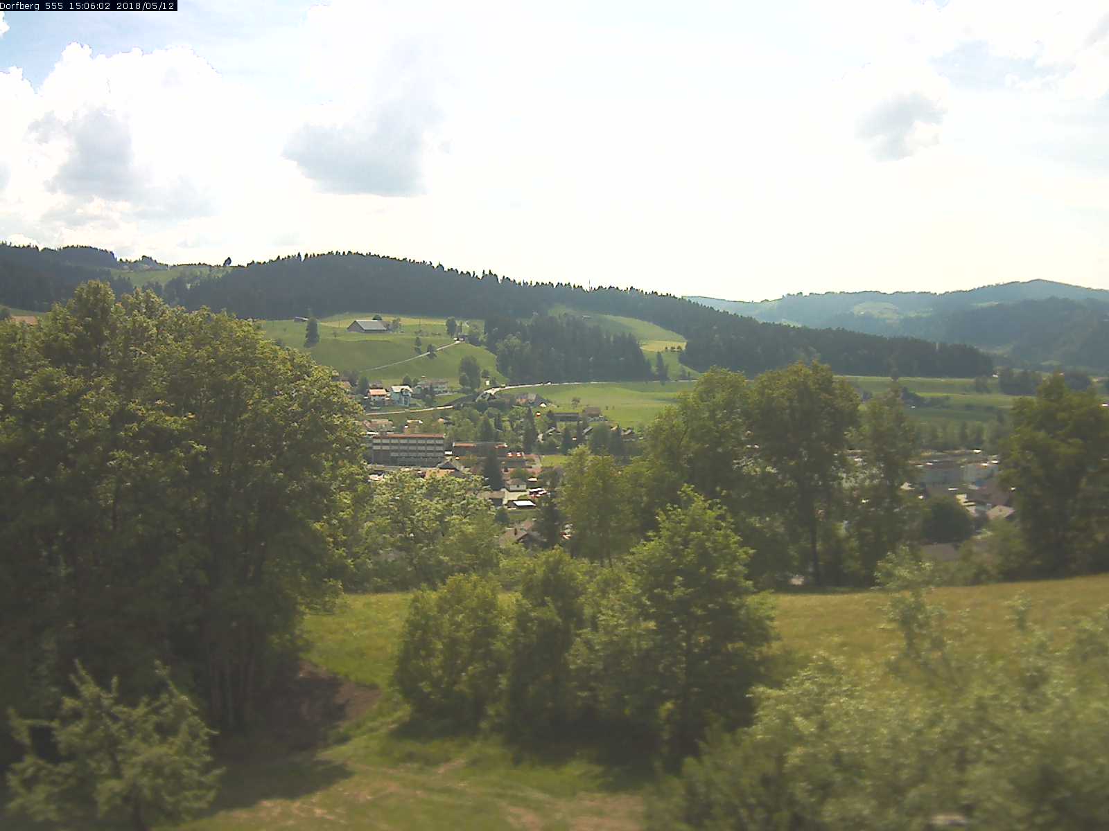 Webcam-Bild: Aussicht vom Dorfberg in Langnau 20180512-150601