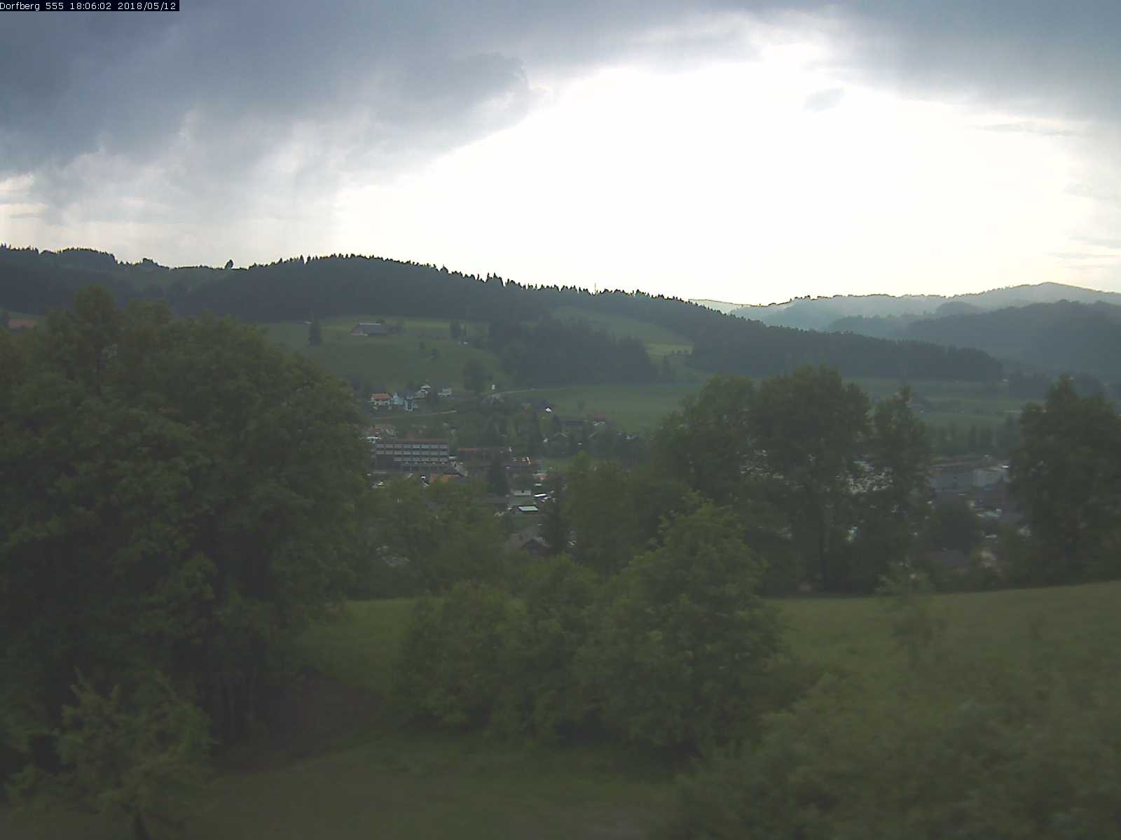 Webcam-Bild: Aussicht vom Dorfberg in Langnau 20180512-180601