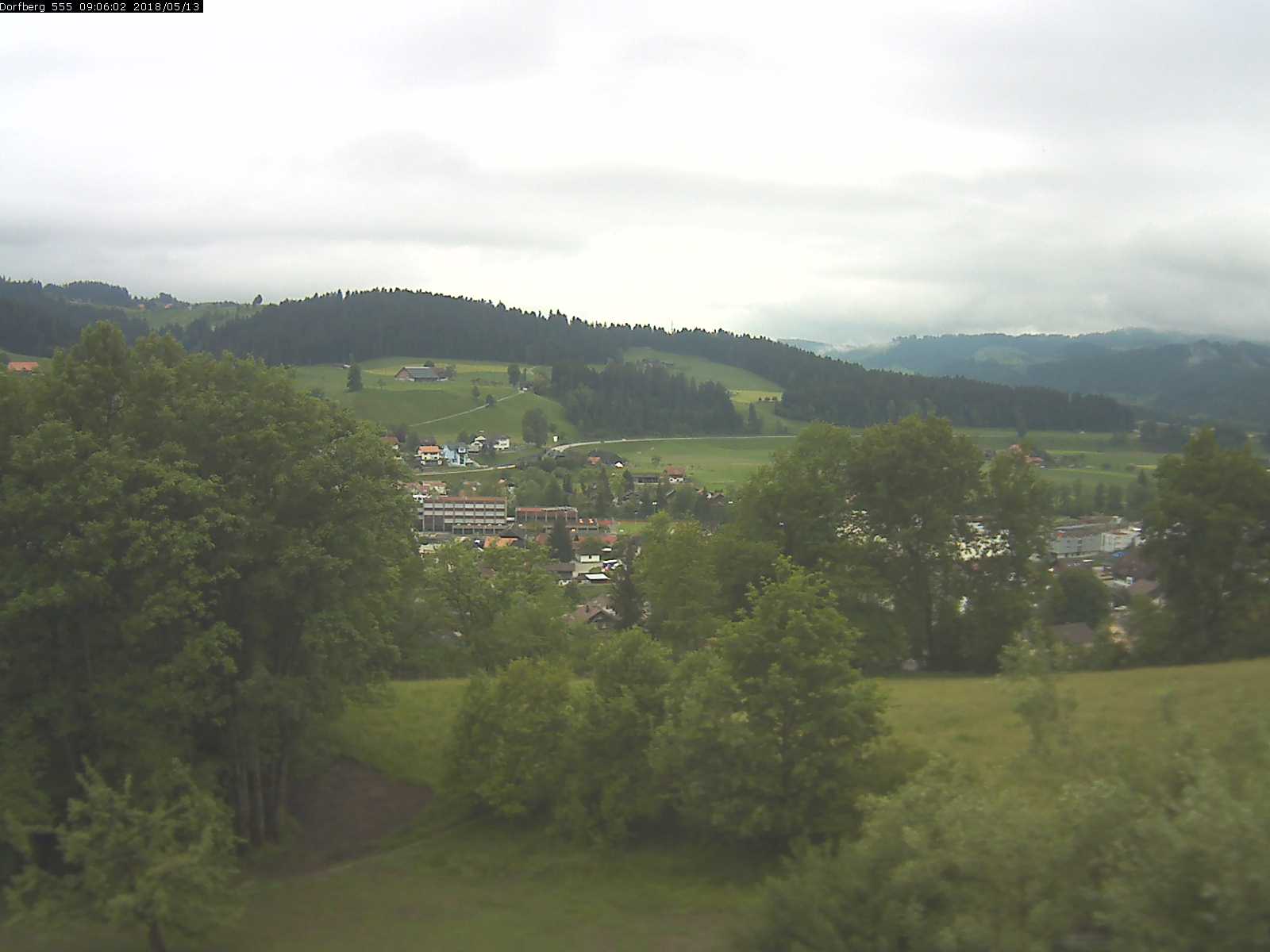 Webcam-Bild: Aussicht vom Dorfberg in Langnau 20180513-090601