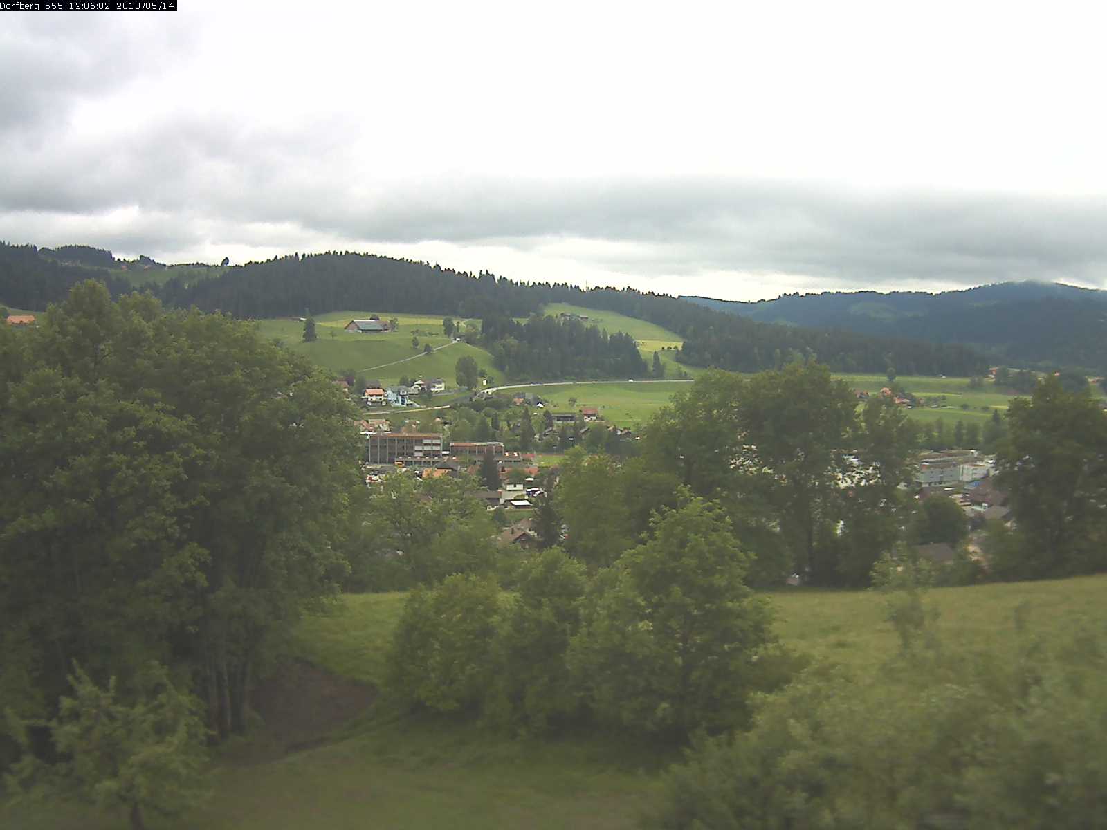 Webcam-Bild: Aussicht vom Dorfberg in Langnau 20180514-120601