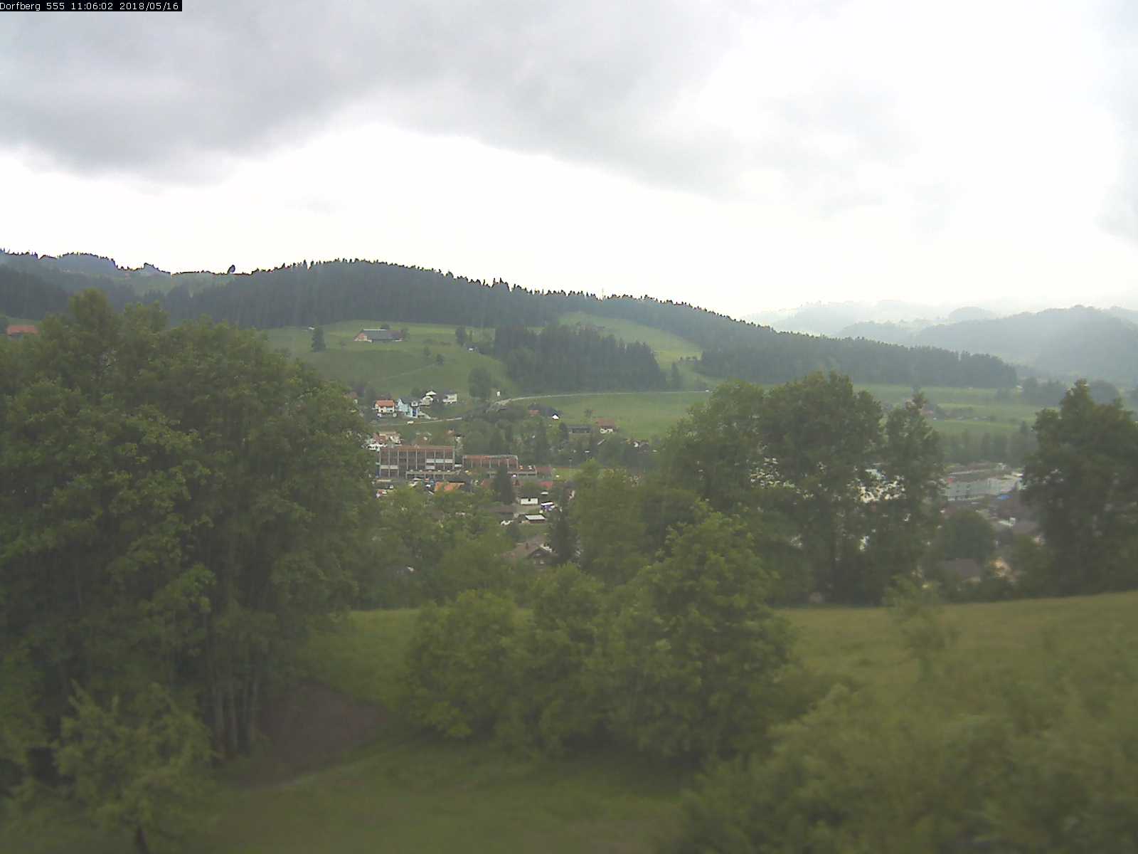 Webcam-Bild: Aussicht vom Dorfberg in Langnau 20180516-110601