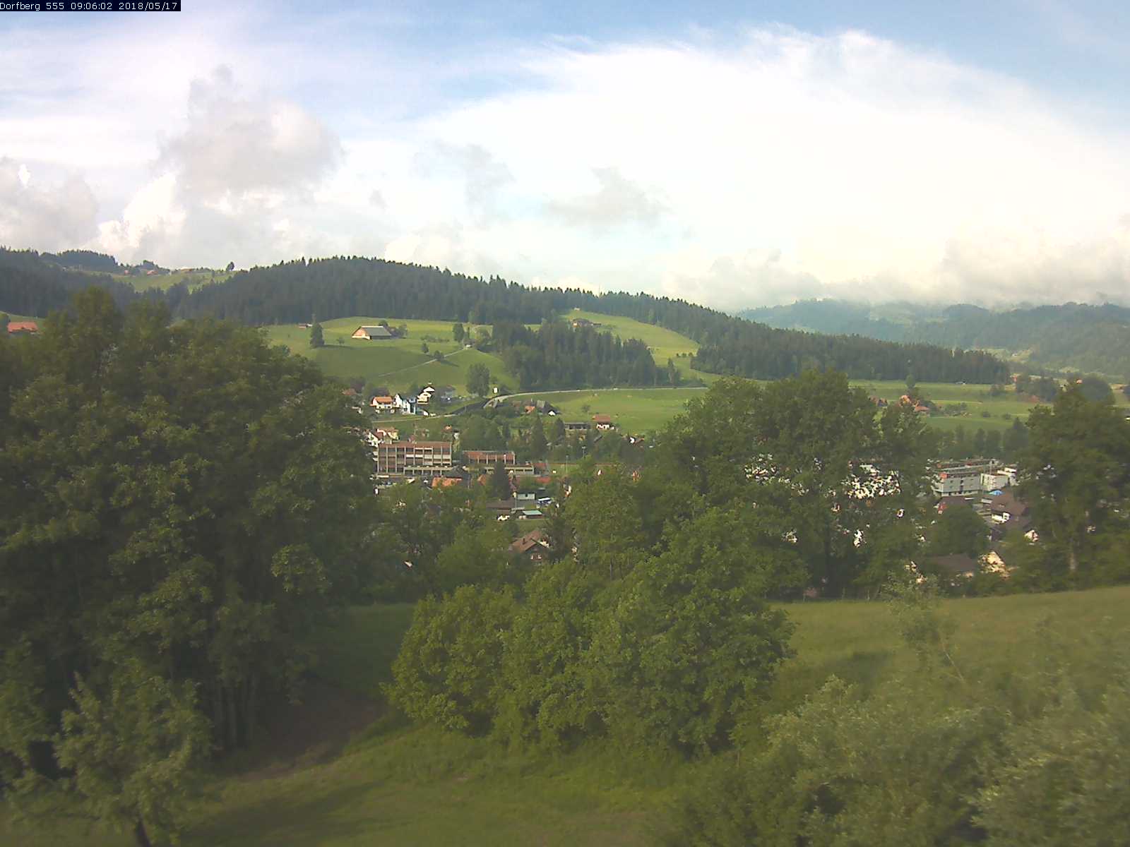 Webcam-Bild: Aussicht vom Dorfberg in Langnau 20180517-090601