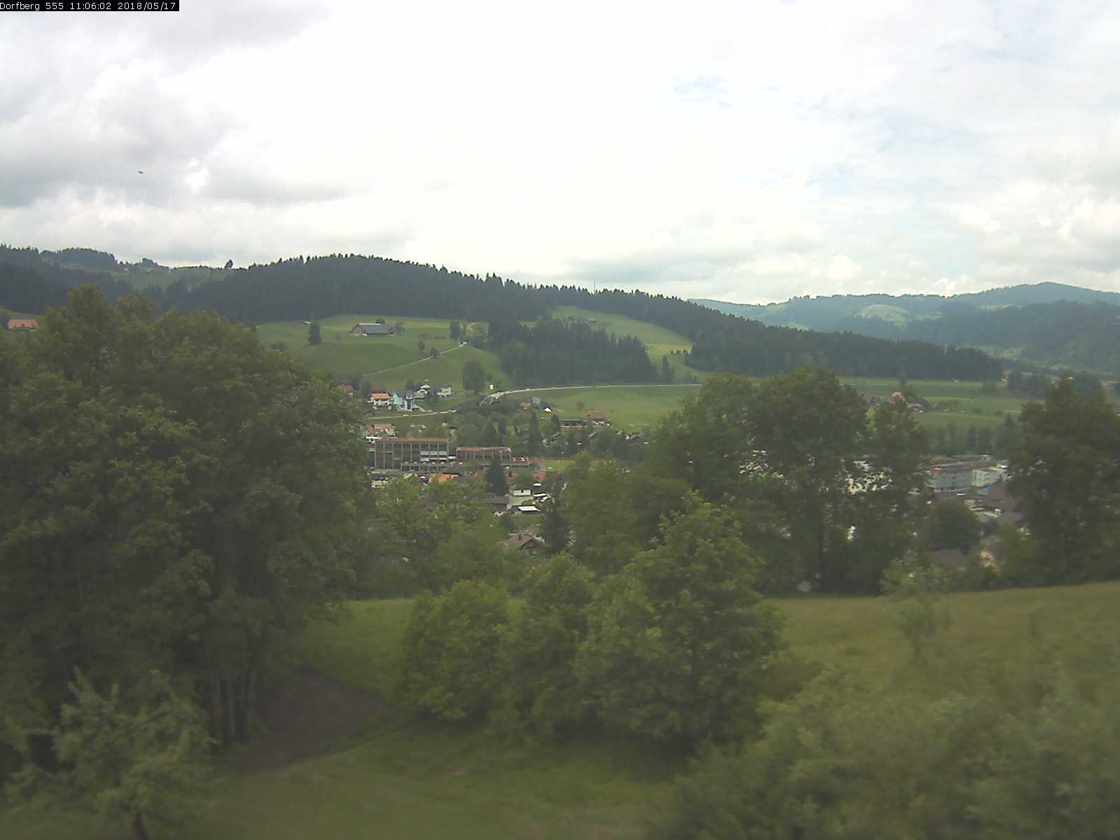 Webcam-Bild: Aussicht vom Dorfberg in Langnau 20180517-110601