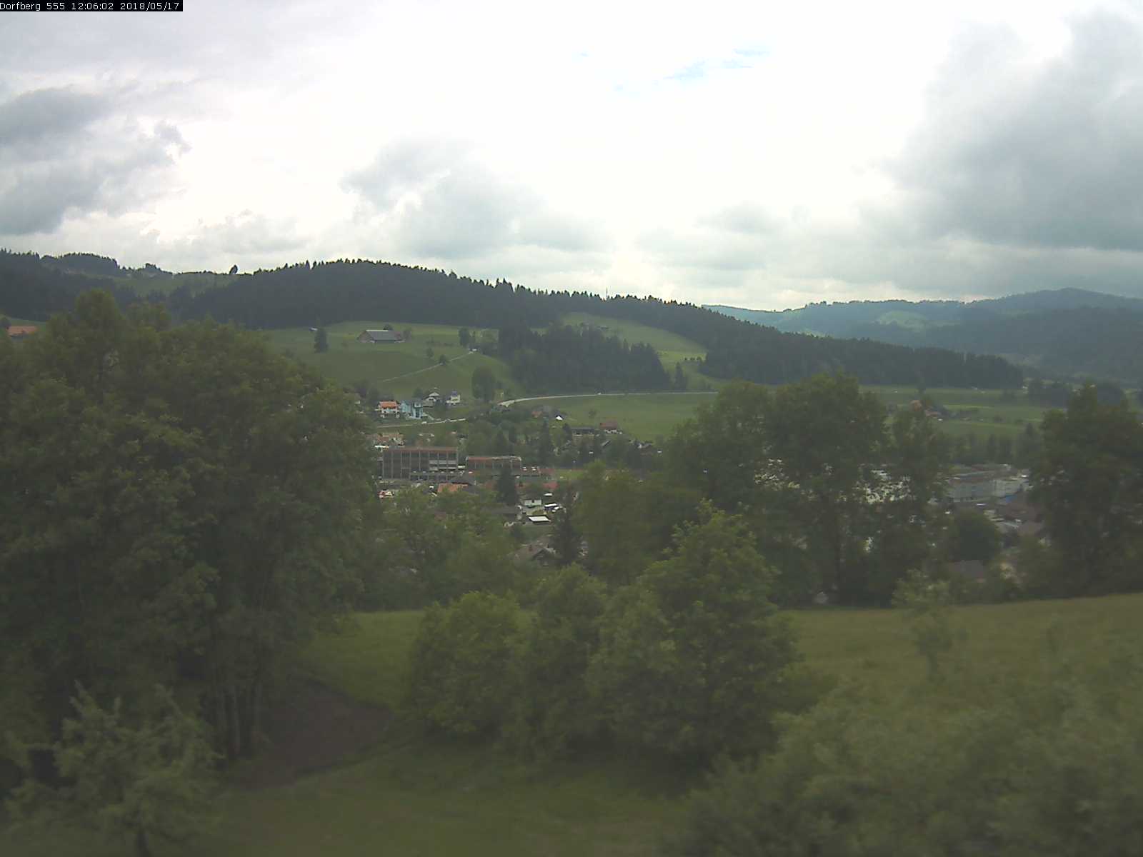 Webcam-Bild: Aussicht vom Dorfberg in Langnau 20180517-120601