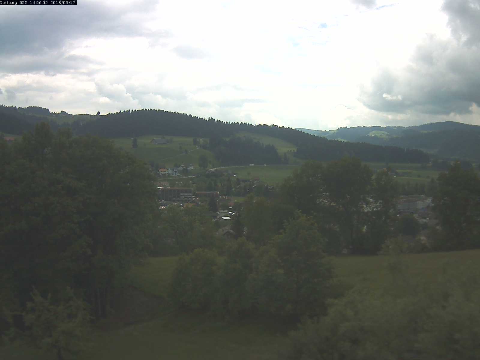 Webcam-Bild: Aussicht vom Dorfberg in Langnau 20180517-140601