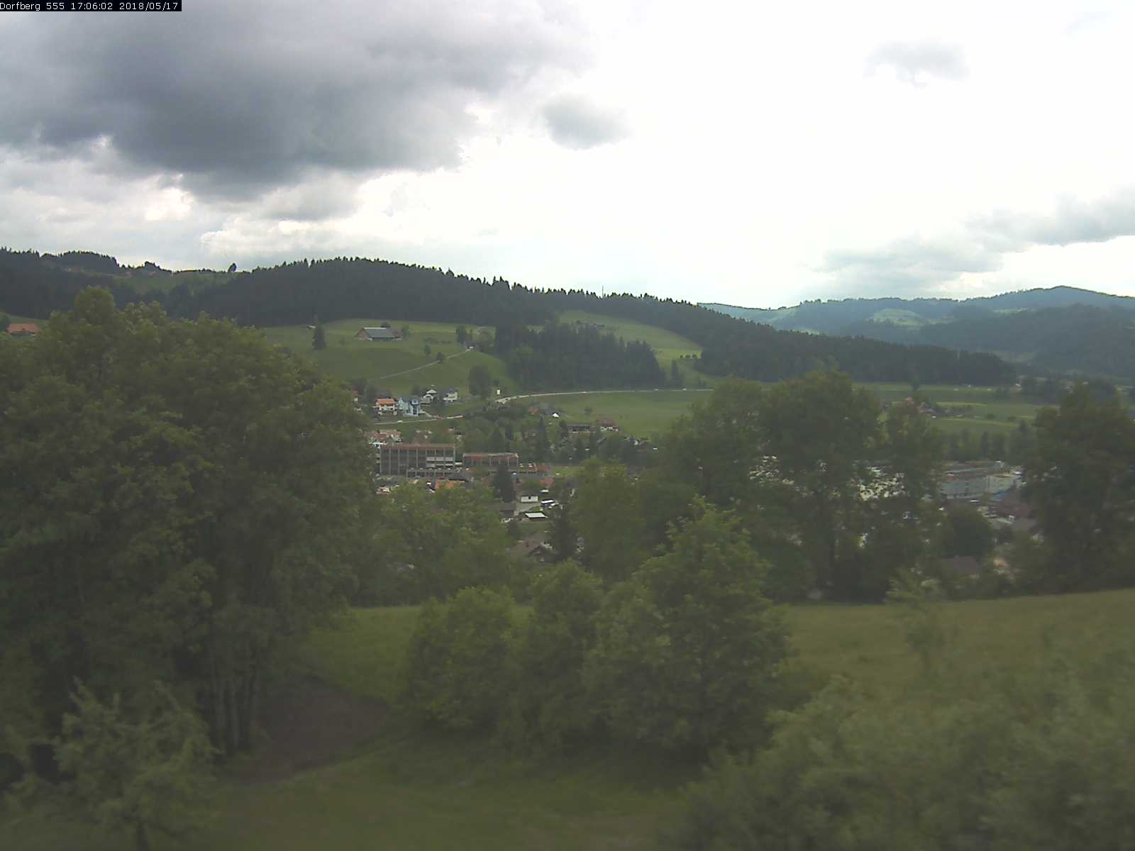 Webcam-Bild: Aussicht vom Dorfberg in Langnau 20180517-170601