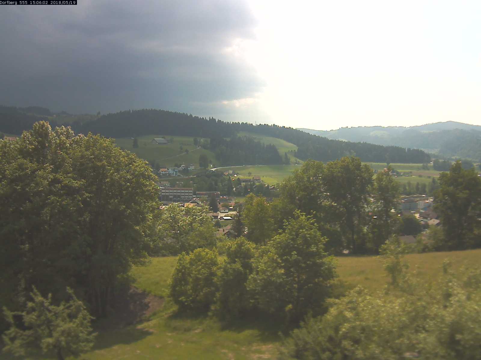 Webcam-Bild: Aussicht vom Dorfberg in Langnau 20180519-150601