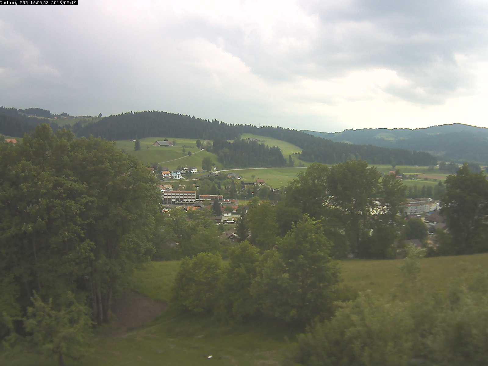 Webcam-Bild: Aussicht vom Dorfberg in Langnau 20180519-160601