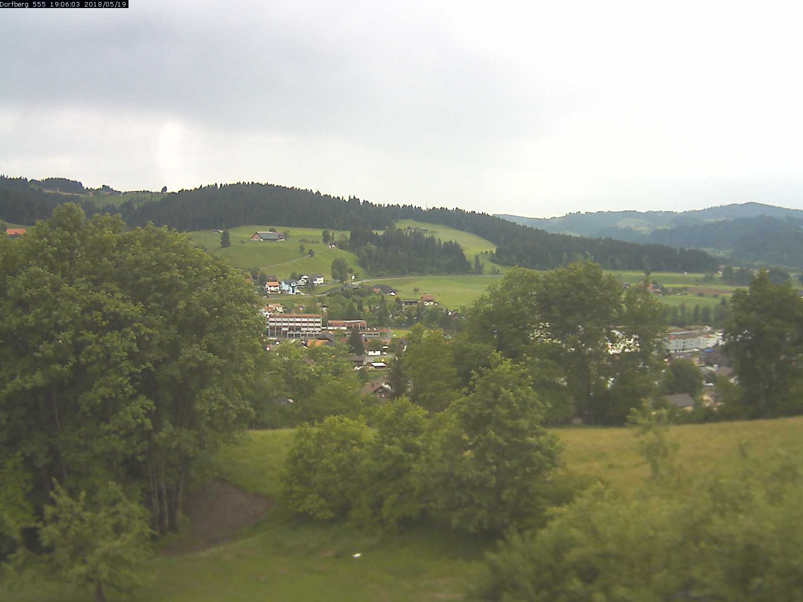 Webcam-Bild: Aussicht vom Dorfberg in Langnau 20180519-190601