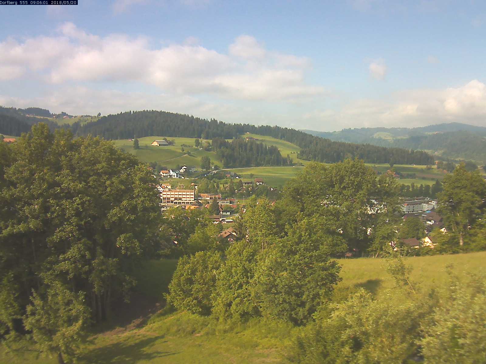 Webcam-Bild: Aussicht vom Dorfberg in Langnau 20180520-090601