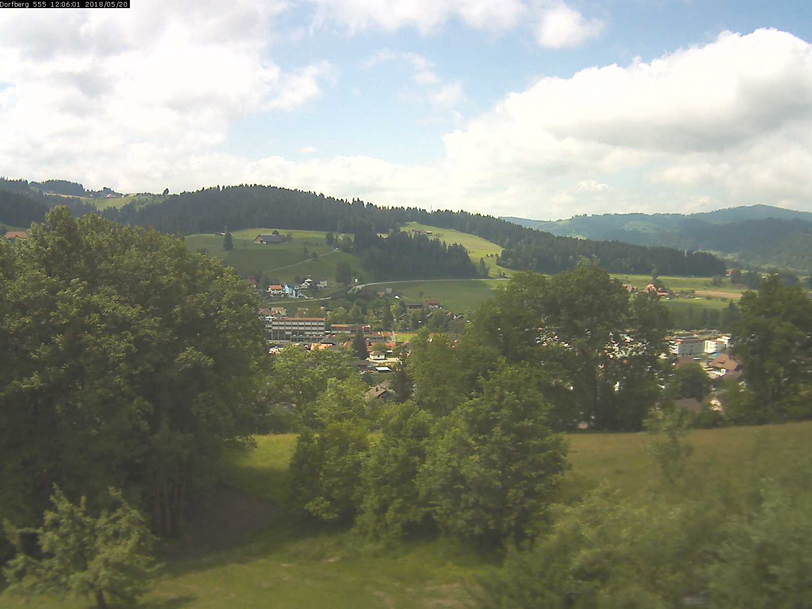 Webcam-Bild: Aussicht vom Dorfberg in Langnau 20180520-120601